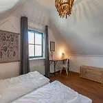 Dutch Hideaway W Parking