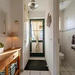 Dutch Hideaway W Parking