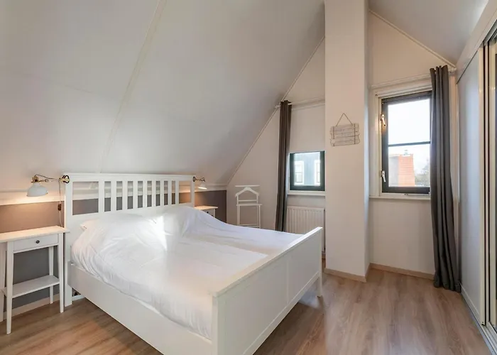 Dutch Hideaway W Parking